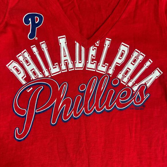 G-III 4her Red, MLB Philadelphia Phillies, V-Neck, Short Sleeve T-Shirt NWT- M - Picture 3 of 10